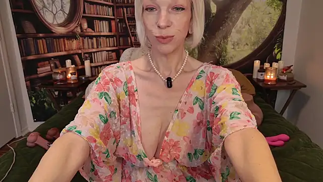 HaileeAtHome online show from June 2026 05:01:02 PM