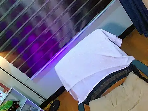 Snapshot of Queen_yasii_88 chatting on January 2026 12:43:02 PM Queen yasii 88 online show from January 2026 12:43:02 PM