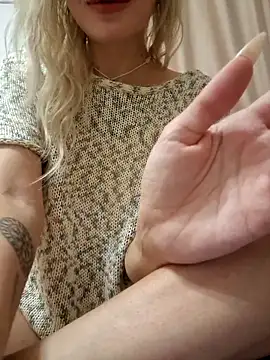 Snapshot of KateMonroe chatting on October 2025 09:15:01 PM KateMonroe online show from October 2025 09:15:01 PM