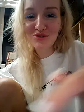 Snapshot of KateMonroe chatting on October 2025 10:42:02 PM KateMonroe online show from October 2025 10:42:02 PM