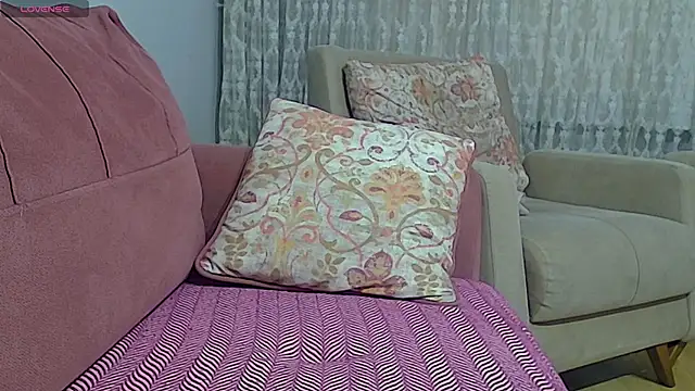 Snapshot of true2_couple chatting on November 2025 10:03:02 PM true2 couple online show from November 2025 10:03:02 PM