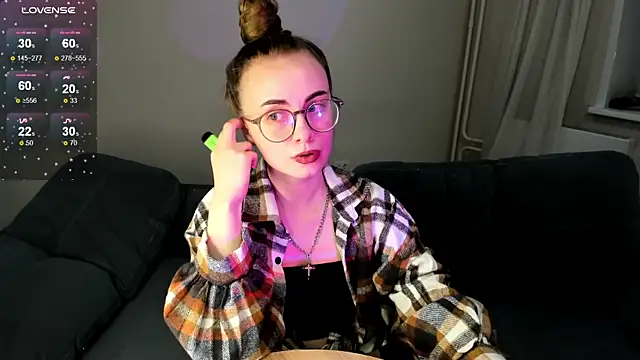 Snapshot of MewStella chatting on November 2025 04:50:01 PM MewStella online show from November 2025 04:50:01 PM