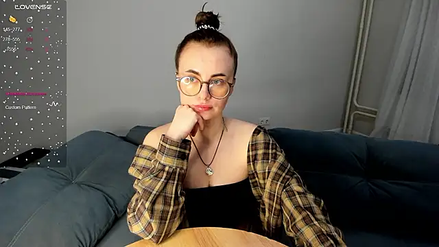 Snapshot of MewStella chatting on March 2026 03:31:01 PM MewStella online show from March 2026 03:31:01 PM