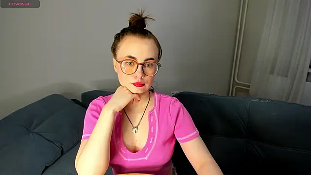 Snapshot of MewStella chatting on April 2026 11:16:01 PM MewStella online show from April 2026 11:16:01 PM