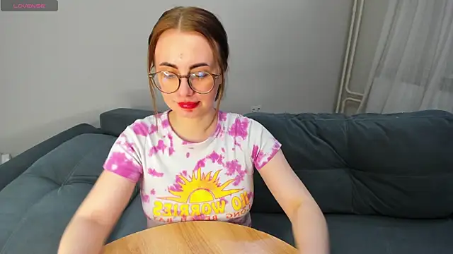 Snapshot of MewStella chatting on April 2026 01:49:02 PM MewStella online show from April 2026 01:49:02 PM