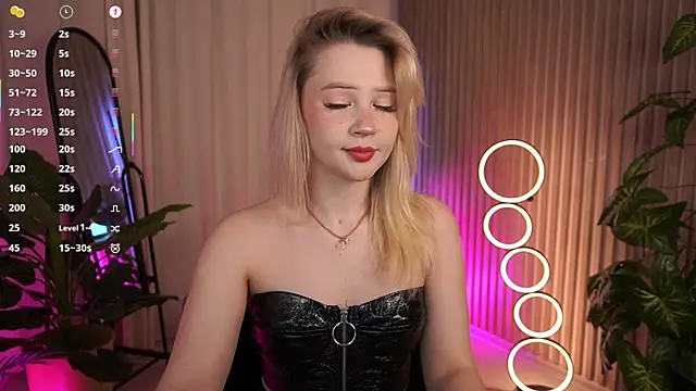 LauraWifeness online show from December 2025 06:30:02 AM