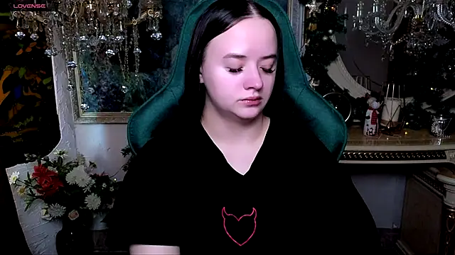 Snapshot of LaraBenson_ chatting on January 2026 07:13:01 AM LaraBenson online show from January 2026 07:13:01 AM