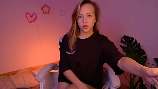 CindySparkl online show from June 2026 04:43:02 AM