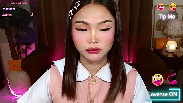 Snapshot of _MaxcineMalkova_ chatting on December 2025 12:54:01 PM MaxcineMalkova online show from December 2025 12:54:01 PM