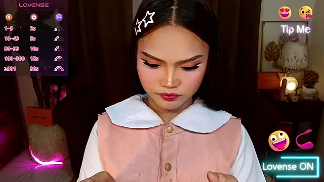 Snapshot of _MaxcineMalkova_ chatting on December 2025 01:09:01 PM MaxcineMalkova online show from December 2025 01:09:01 PM