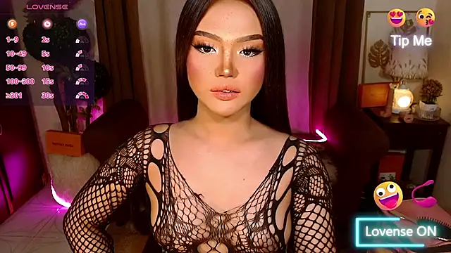 Snapshot of _MaxcineMalkova_ chatting on December 2025 01:20:02 PM MaxcineMalkova online show from December 2025 01:20:02 PM