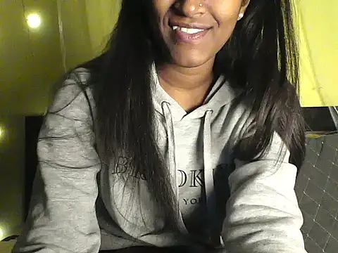 Snapshot of mickle_james chatting on December 2025 06:39:01 PM mickle james online show from December 2025 06:39:01 PM