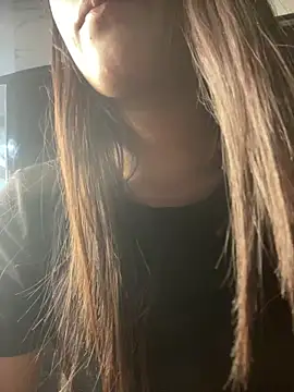 Snapshot of mickle_james chatting on February 2026 06:37:01 PM mickle james online show from February 2026 06:37:01 PM