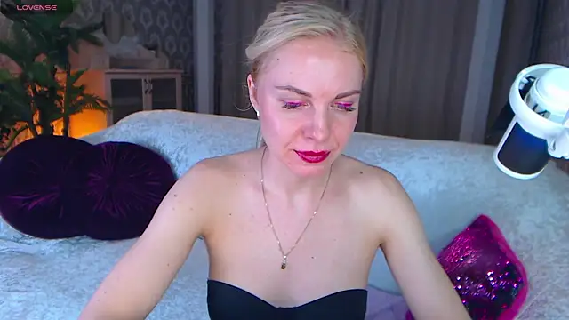 Snapshot of LiSinDoll chatting on November 2025 06:48:01 AM LiSinDoll online show from November 2025 06:48:01 AM