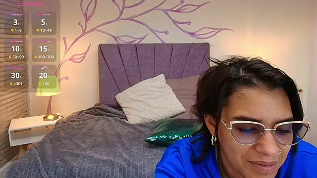 Lia Blake  online show from September 2025 12:10:01 PM