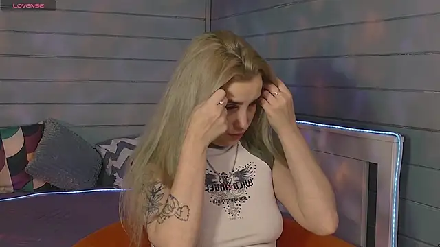 Crystal Jull online show from October 2025 03:09:02 PM