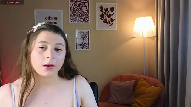 Queen Michelle  online show from October 2025 09:23:02 PM