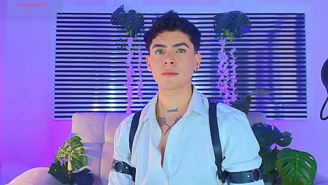 CamiiGuzmanX online show from June 2026 08:24:01 PM