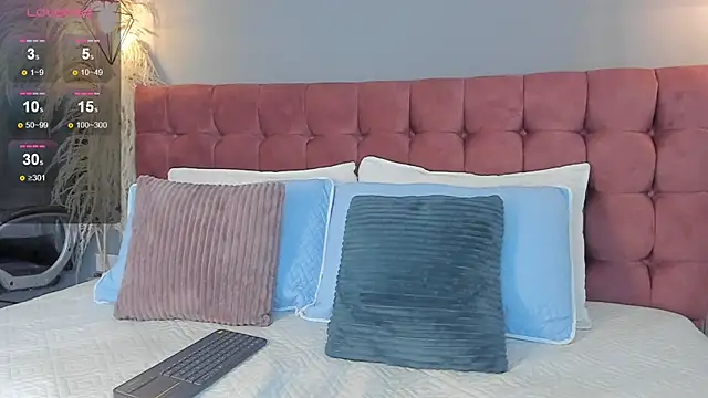 Snapshot of Tania_77_ chatting on December 2025 12:53:02 PM Tania 77 online show from December 2025 12:53:02 PM