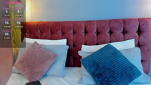 Snapshot of Tania_77_ chatting on December 2025 01:07:01 PM Tania 77 online show from December 2025 01:07:01 PM