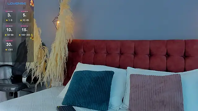 Snapshot of Tania_77_ chatting on February 2026 12:12:01 PM Tania 77 online show from February 2026 12:12:01 PM