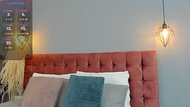 Snapshot of Tania_77_ chatting on February 2026 12:13:02 PM Tania 77 online show from February 2026 12:13:02 PM