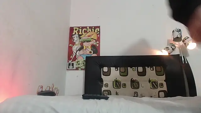 Thomasjons  online show from March 2026 04:20:01 AM