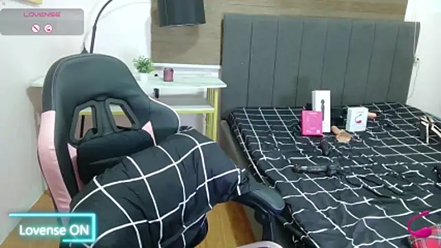 cumwetmebaby online show from May 2026 02:56:02 PM