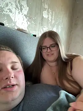 CurvyPaar2 online show from April 2026 05:52:02 PM