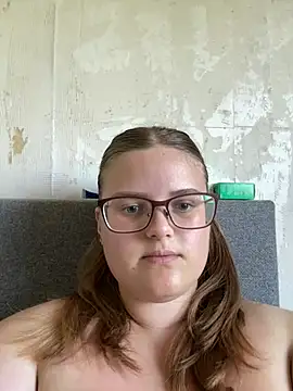 Snapshot of CurvyPaar2 chatting on June 2026 01:48:01 PM CurvyPaar2 online show from June 2026 01:48:01 PM