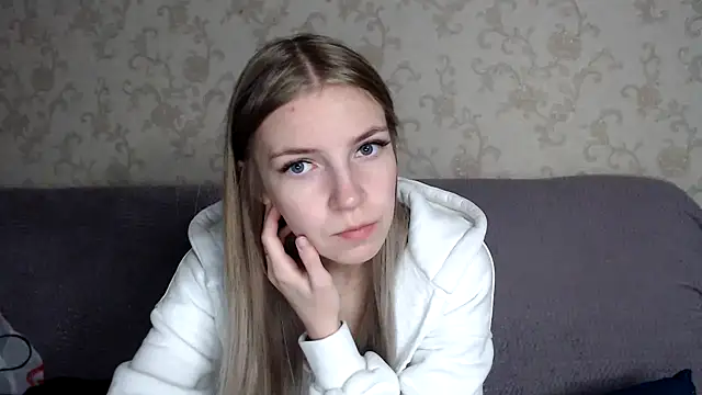 Snapshot of HitGyrl chatting on November 2025 01:05:01 AM HitGyrl online show from November 2025 01:05:01 AM