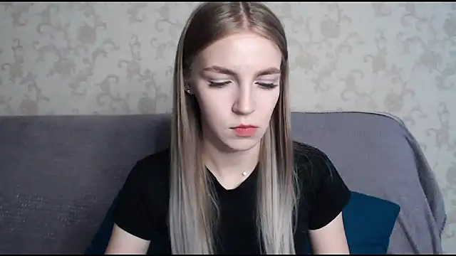 Snapshot of HitGyrl chatting on November 2025 08:17:01 AM HitGyrl online show from November 2025 08:17:01 AM