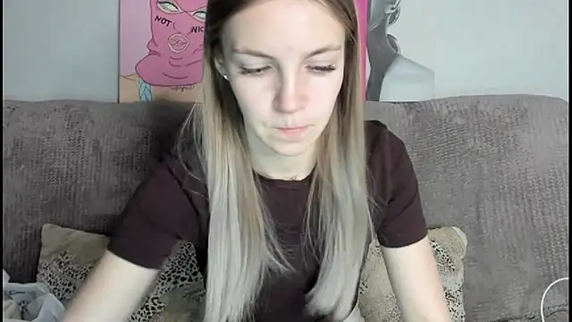 Snapshot of HitGyrl chatting on December 2025 01:10:02 AM HitGyrl online show from December 2025 01:10:02 AM