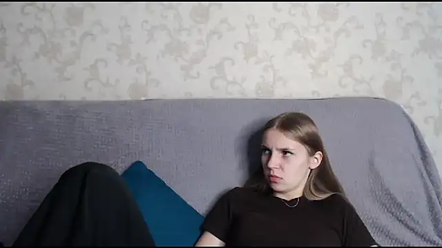 Snapshot of HitGyrl chatting on December 2025 08:12:01 AM HitGyrl online show from December 2025 08:12:01 AM