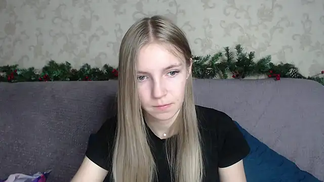 Snapshot of HitGyrl chatting on December 2025 02:29:01 AM HitGyrl online show from December 2025 02:29:01 AM