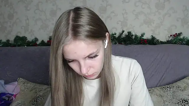 Snapshot of HitGyrl chatting on January 2026 01:19:01 AM HitGyrl online show from January 2026 01:19:01 AM