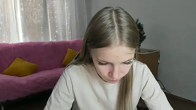 Snapshot of HitGyrl chatting on January 2026 08:06:01 AM HitGyrl online show from January 2026 08:06:01 AM