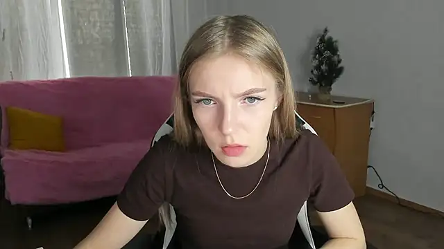 Snapshot of HitGyrl chatting on January 2026 08:19:01 AM HitGyrl online show from January 2026 08:19:01 AM