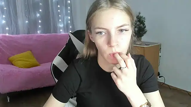 Snapshot of HitGyrl chatting on February 2026 01:20:02 AM HitGyrl online show from February 2026 01:20:02 AM