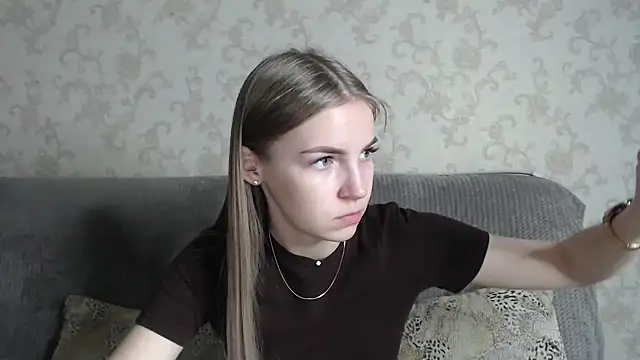 Snapshot of HitGyrl chatting on February 2026 01:14:01 AM HitGyrl online show from February 2026 01:14:01 AM