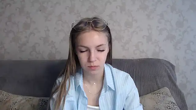 Snapshot of HitGyrl chatting on June 2026 01:03:01 AM HitGyrl online show from June 2026 01:03:01 AM