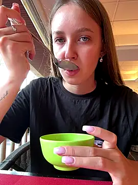 Snapshot of ElliRose chatting on October 2025 12:52:02 AM ElliRose online show from October 2025 12:52:02 AM