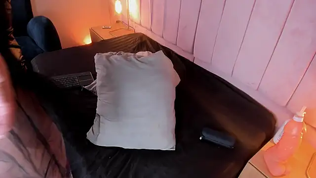 Hillary Collins1 online show from February 2026 08:10:02 PM