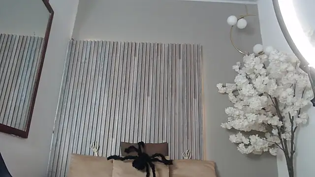 Michellee 20 online show from October 2025 01:10:01 PM