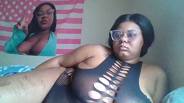 Snapshot of TharealBunn chatting on April 2026 06:12:02 PM TharealBunn online show from April 2026 06:12:02 PM