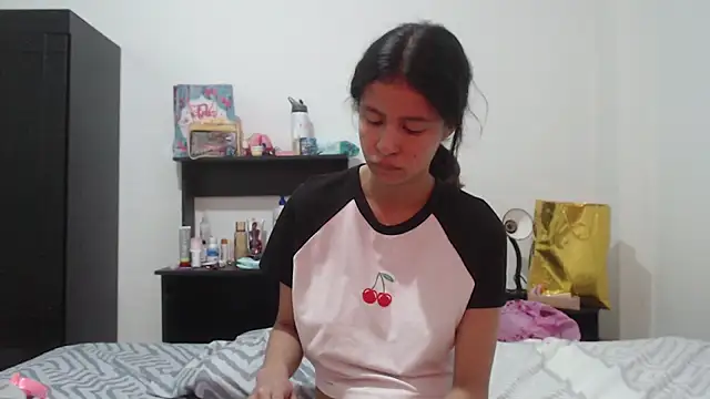 Snapshot of nathaly_jones_ chatting on June 2026 02:33:01 PM nathaly jones online show from June 2026 02:33:01 PM