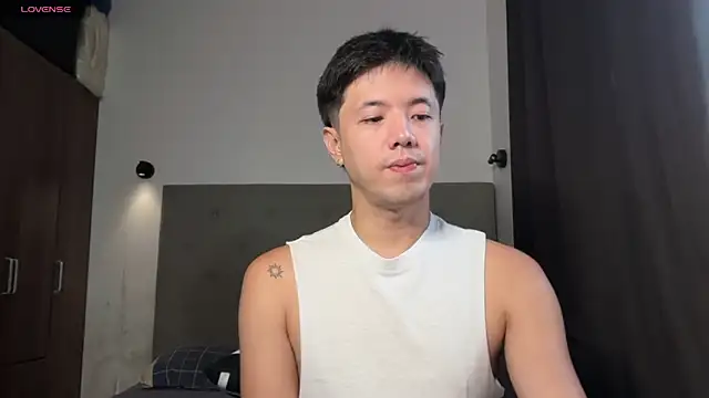 Snapshot of Addictiveboi chatting on June 2026 02:43:02 AM Addictiveboi online show from June 2026 02:43:02 AM