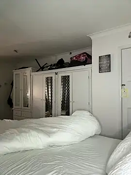 Snapshot of AroraAngel chatting on October 2025 12:47:01 AM AroraAngel online show from October 2025 12:47:01 AM