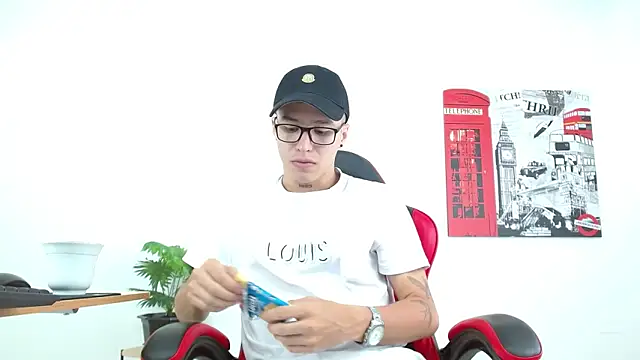 Cumandres18 online show from September 2025 01:45:02 PM