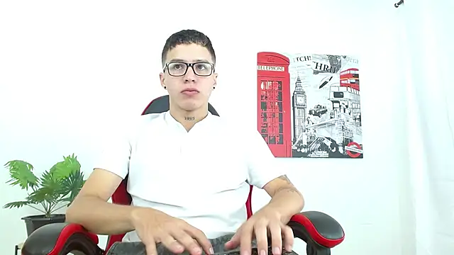 Cumandres18 online show from September 2025 02:08:01 PM